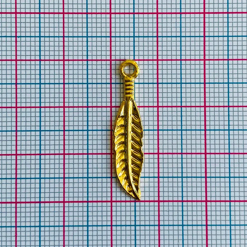 Dije Pluma Estilizada • Baño de Oro • 7x30 mm 2