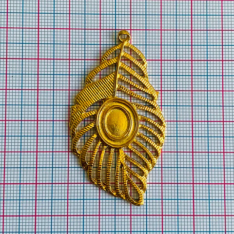 Dije Pluma de Pavo Real • Baño de Oro • 32x56 mm