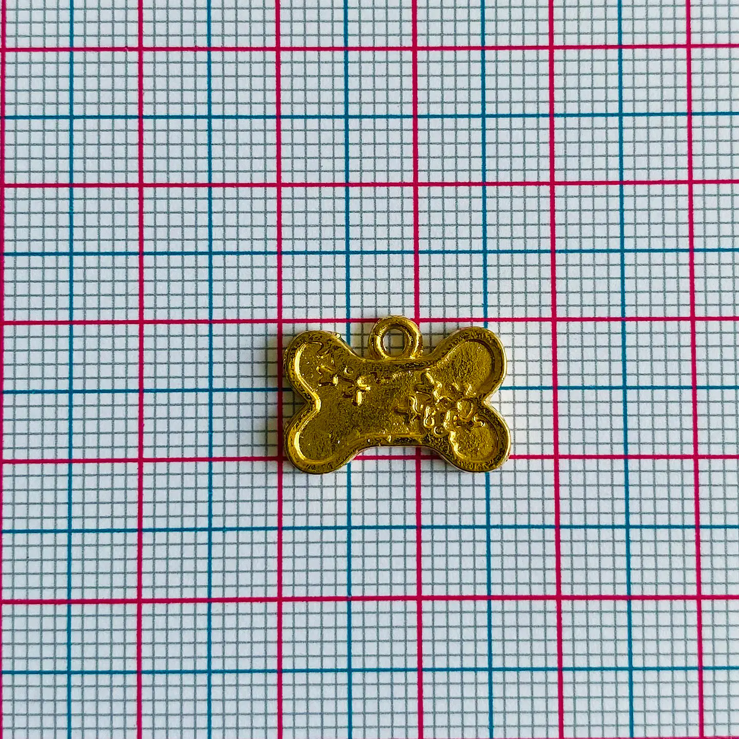 Dije Huesuito con Huellitas • Baño de Oro • 17x10 mm 2