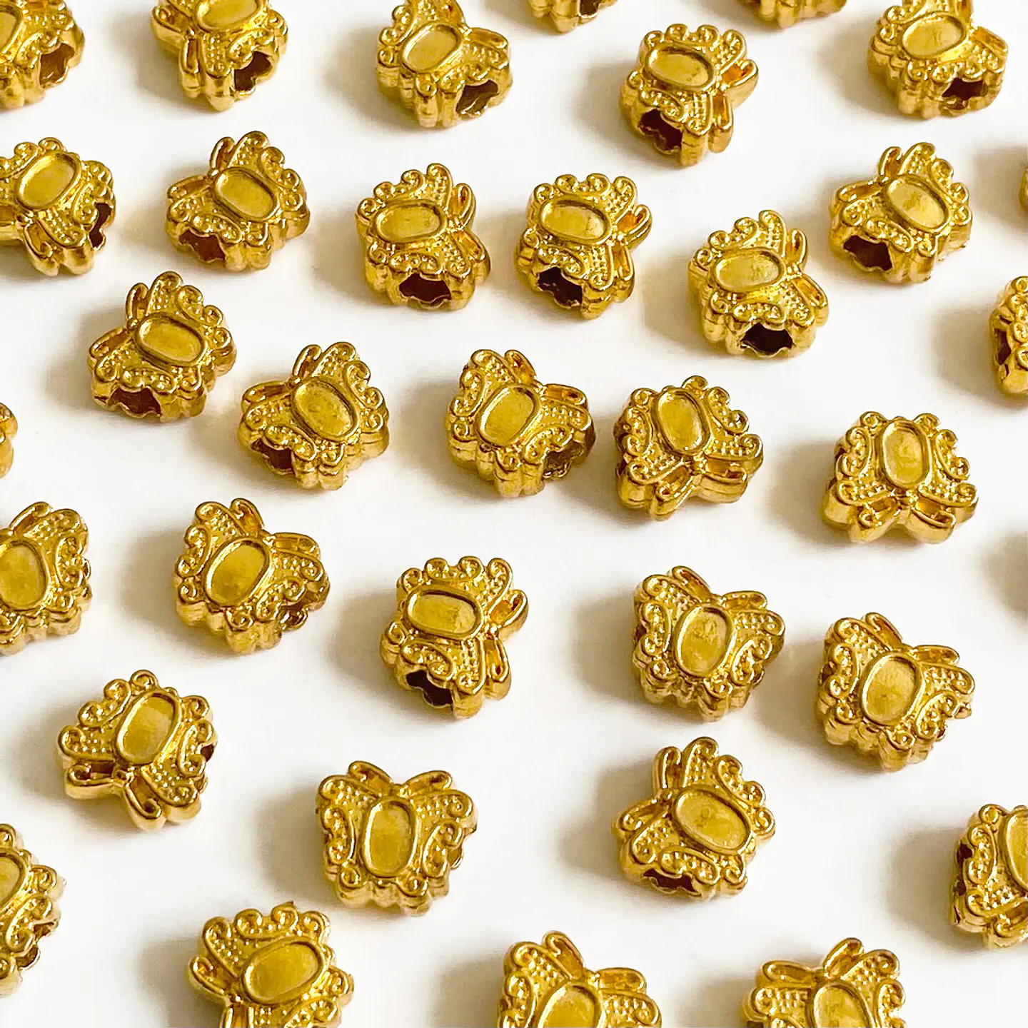 Pasador Mariposa Texturizada • Baño de Oro • 12x11 mm 1