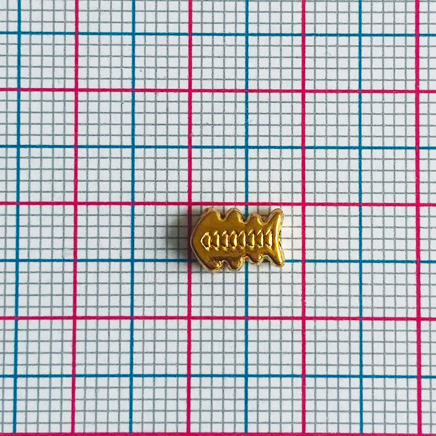 Pasador Pez Estilizado • Baño de Oro • 8x6 mm 2
