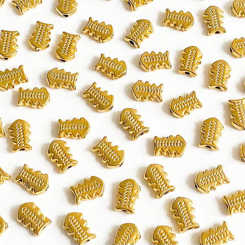 Pasador Pez Estilizado • Baño de Oro • 8x6 mm
