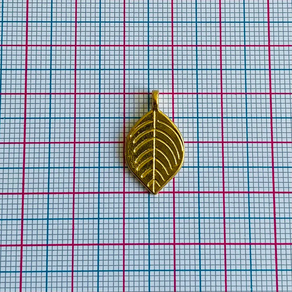 Dije Hoja con Nervaduras • 12x20 mm 2