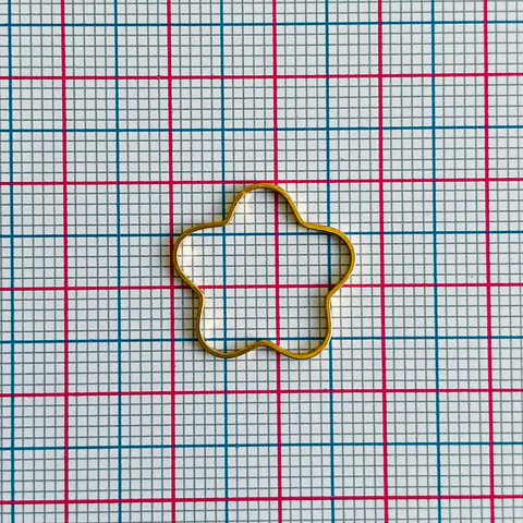 Dije Marco Flor • Baño de Oro • 17x17 mm