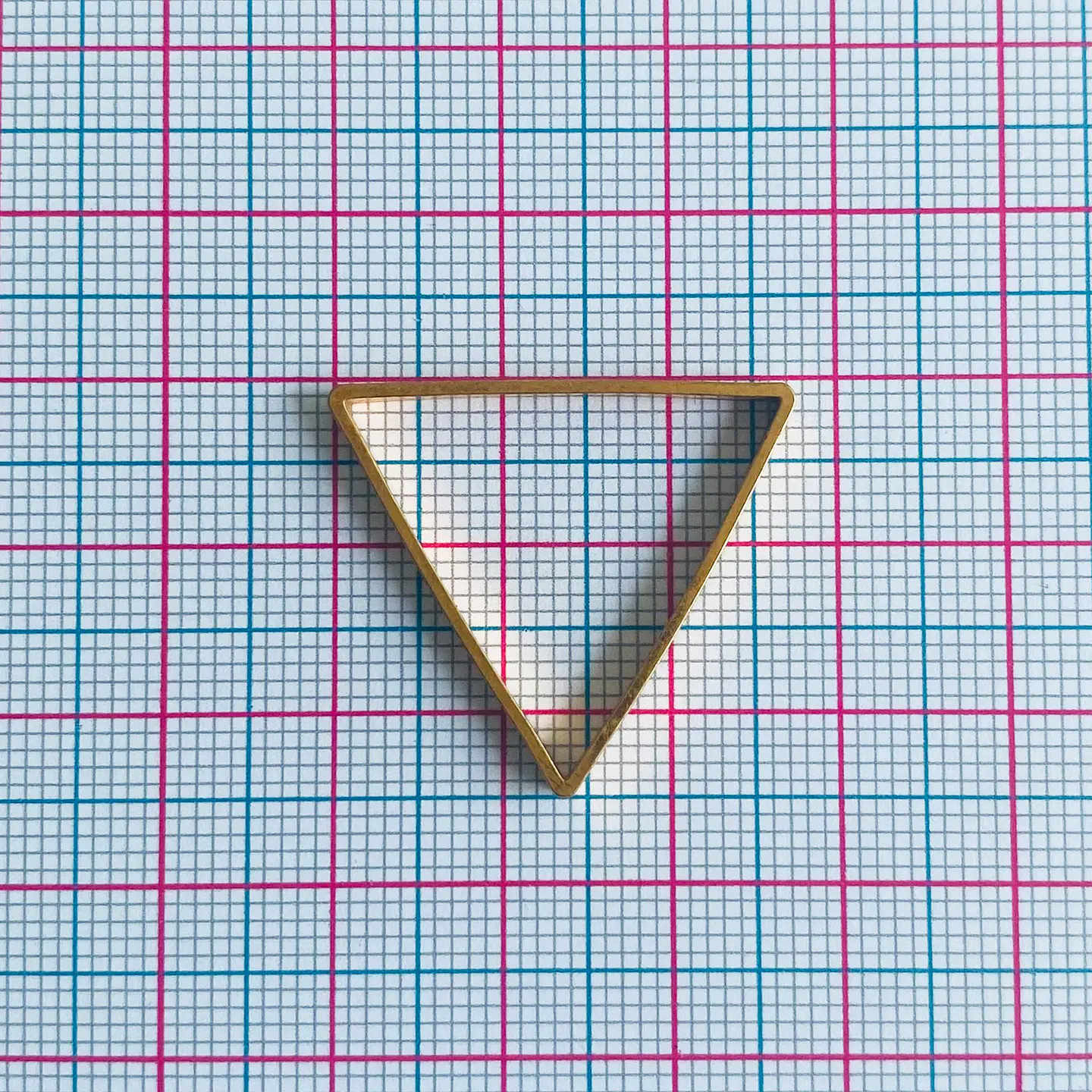 Dije Marco Triángulo • Baño de Oro • 27x25 mm 2