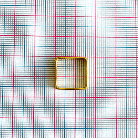 Dije Marco Cuadrado • Baño de Oro • 15x15 mm
