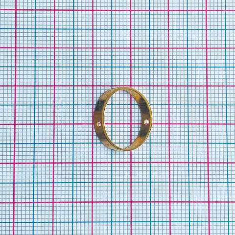 Dije Marco Óvalo • Baño de Oro • 16x17 mm