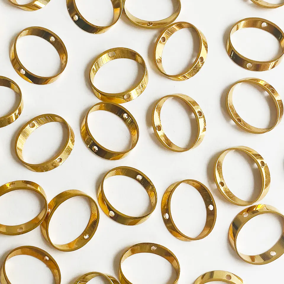 Dije Marco Óvalo • Baño de Oro • 16x17 mm 1