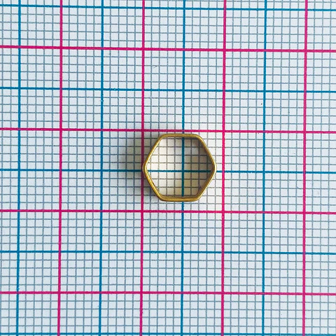 Dije Marco Hexágono • Baño de Oro • 9x8 mm