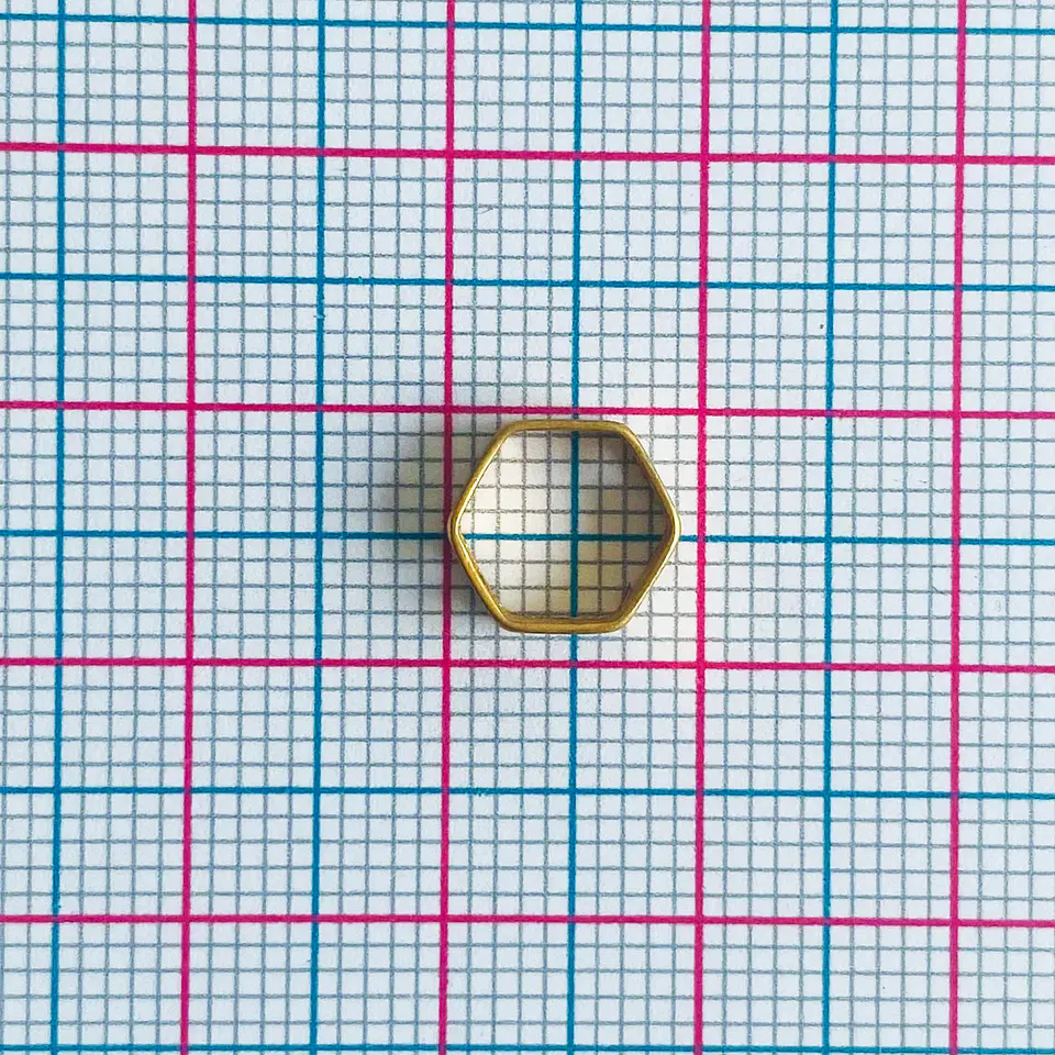 Dije Marco Hexágono • Baño de Oro • 9x8 mm 2