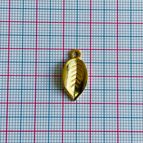 Dije Hoja de Árbol con Nervaduras • Baño de Oro • 10x20 mm