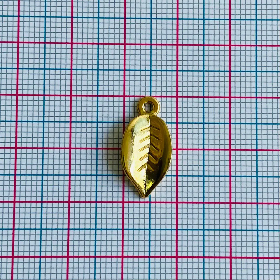Dije Hoja de Árbol con Nervaduras • Baño de Oro • 10x20 mm 2