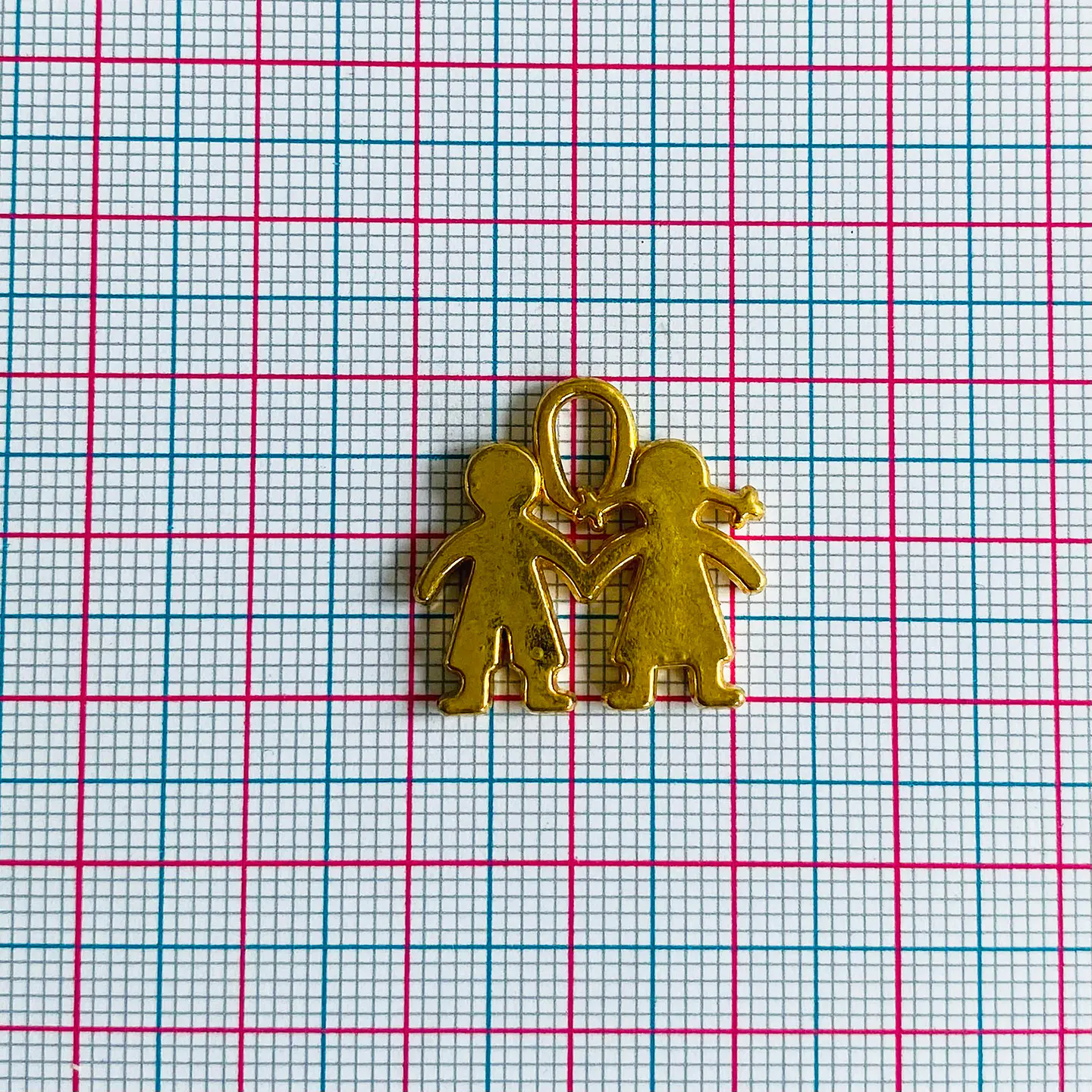 Dije Niños Pareja de la Mano • Baño de Oro • 22x21 mm 2