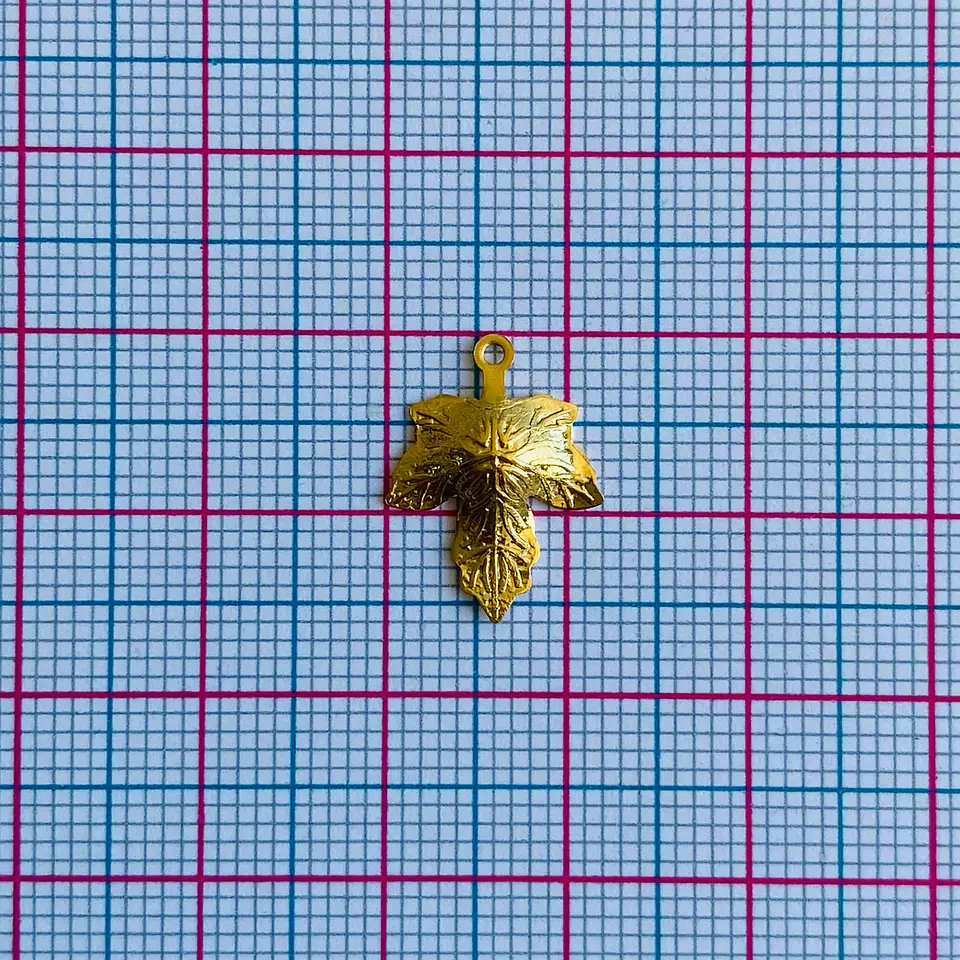 Dije Hoja de Hiedra • Baño de Oro • 12x16 mm 2