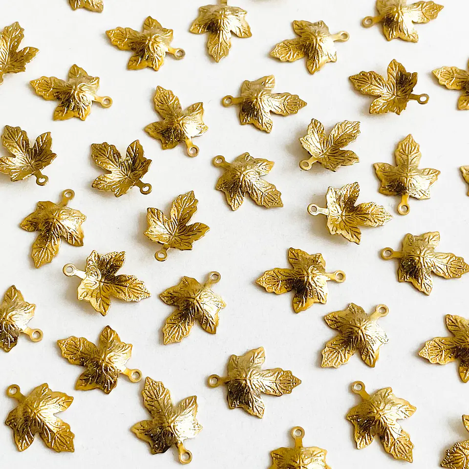 Dije Hoja de Hiedra • Baño de Oro • 12x16 mm 1