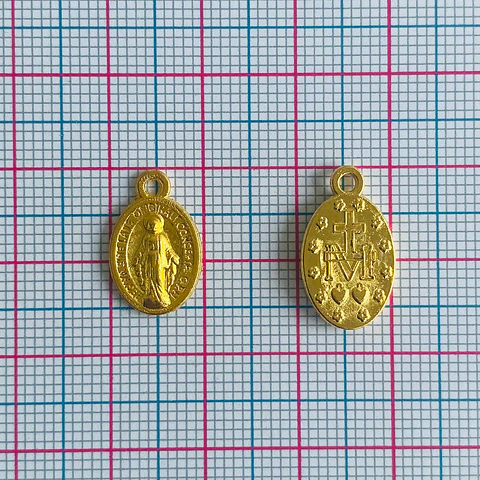 Dije Medalla Milagrosa Ovalada • Baño de Oro • 10x15 mm