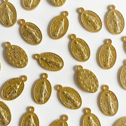 Dije Medalla Milagrosa Ovalada • Baño de Oro • 10x15 mm