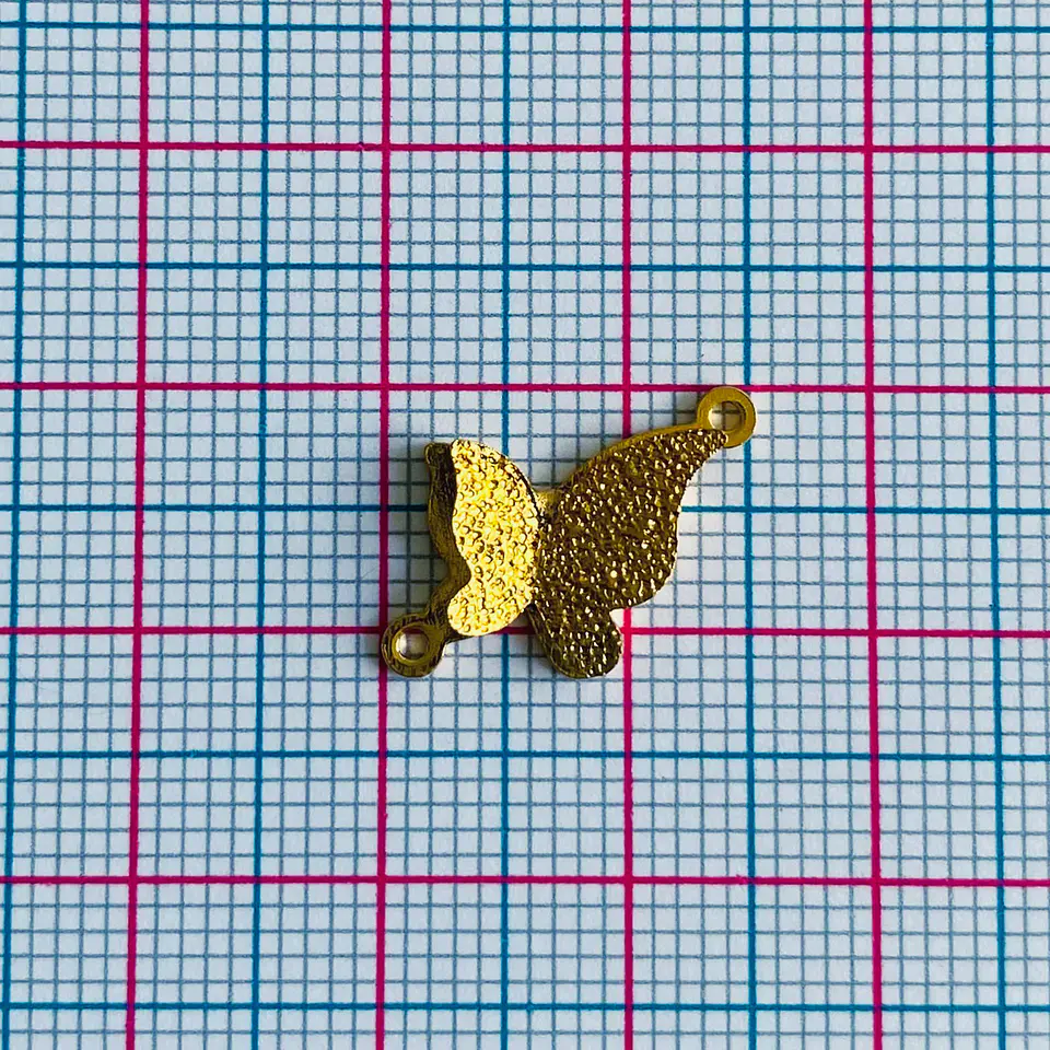 Conector Mariposa en Vuelo • Baño de Oro • 15x12 mm 2