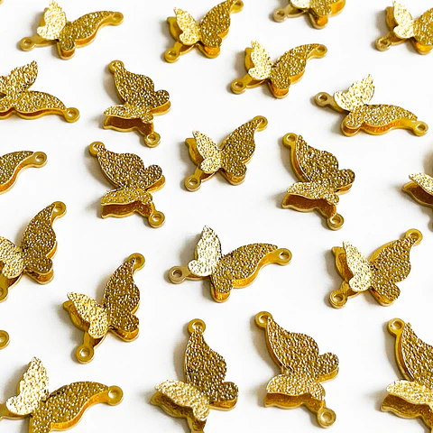Conector Mariposa en Vuelo • Baño de Oro • 15x12 mm