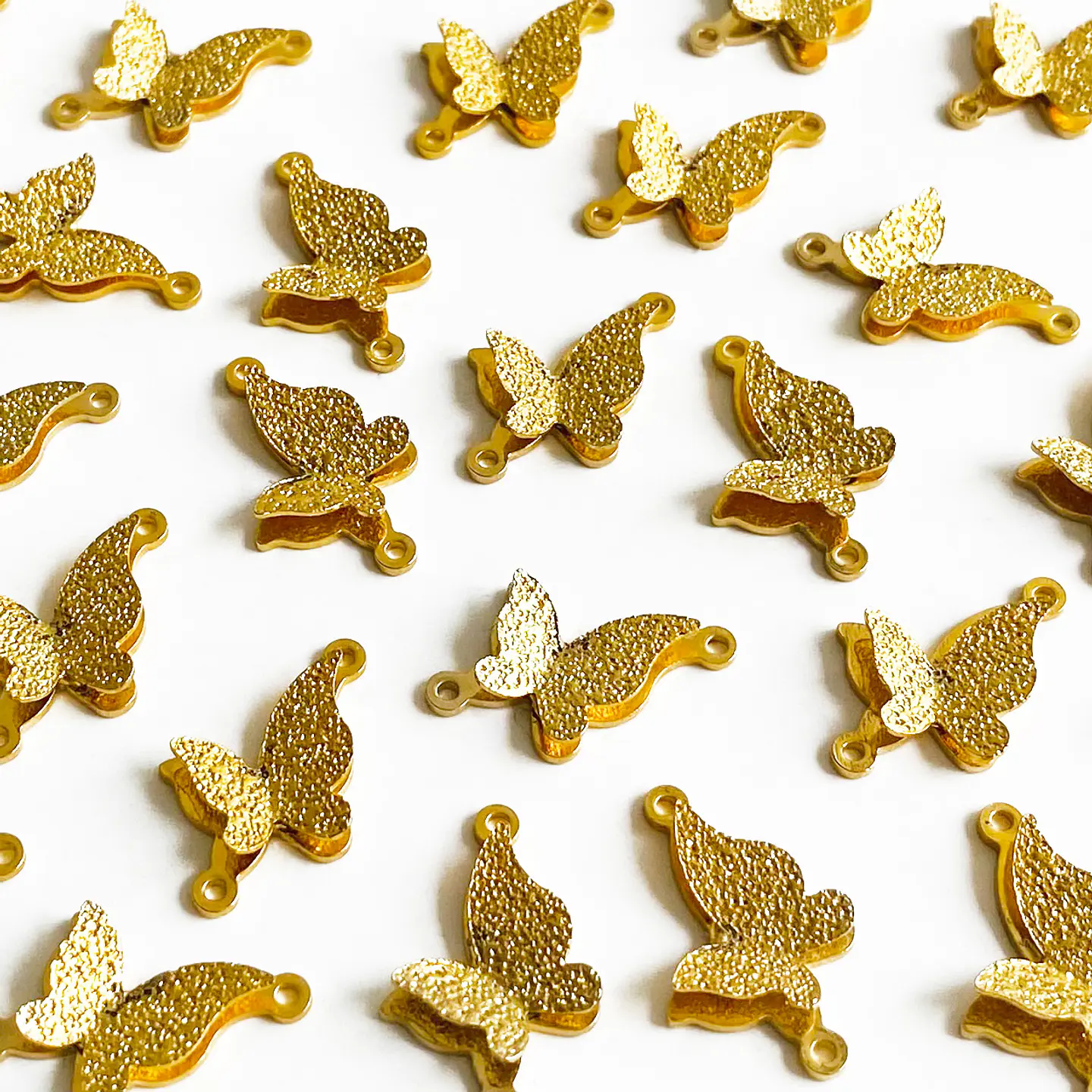 Conector Mariposa en Vuelo • Baño de Oro • 15x12 mm 1