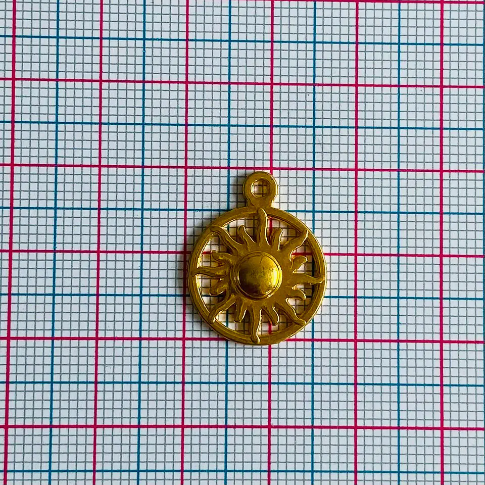Dije Sol Radiante • Baño de Oro • 16x20 mm 2