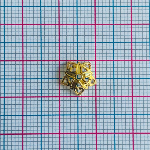 Cubre Pepa Estelar Calado • Baño de Oro • 10x10 mm