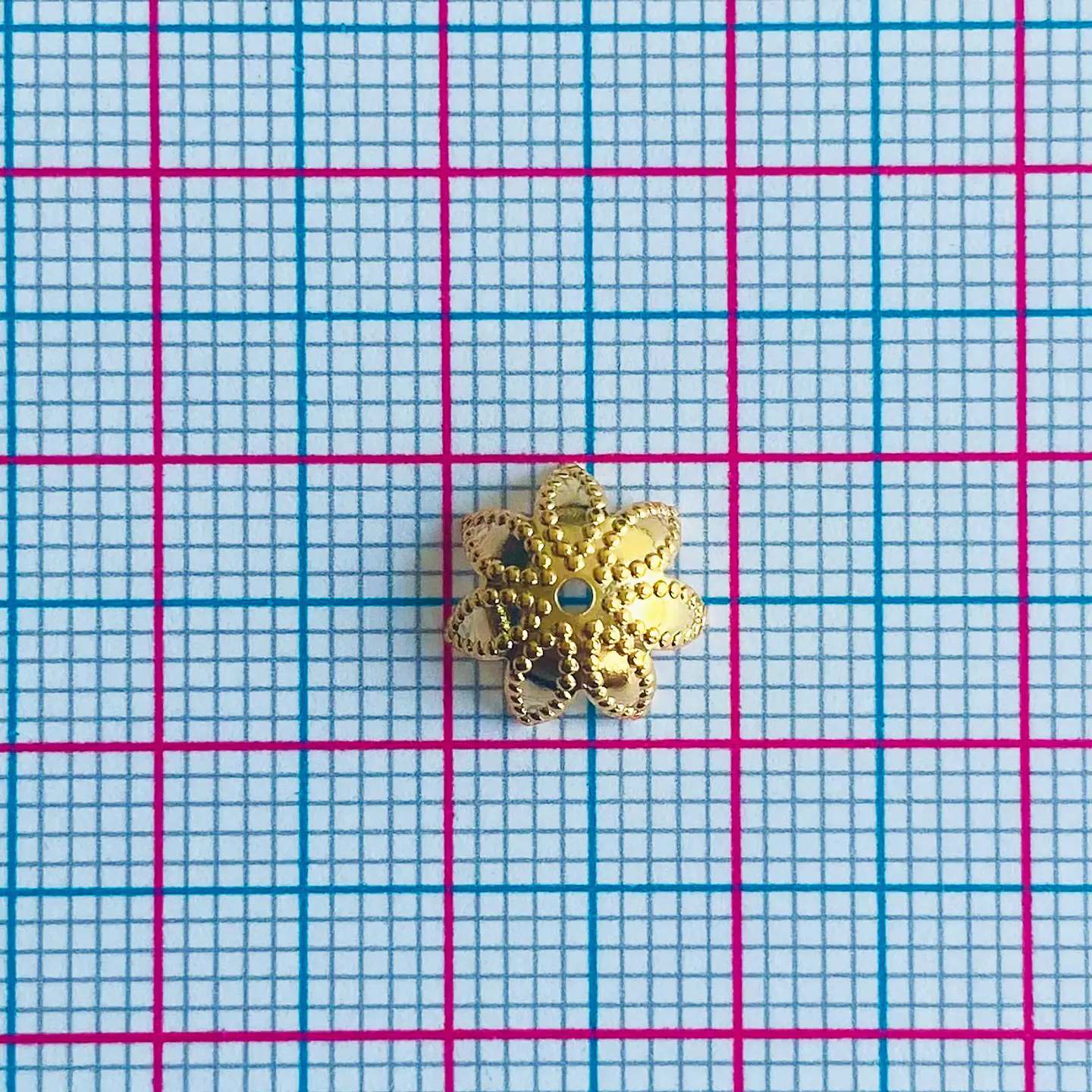Cubre Pepa Flor de 6 Pétalos con Borde • Baño de Oro • 9x9 mm 2