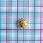 Cubre Pepa Flor de 6 Pétalos con Borde • Baño de Oro • 9x9 mm - Miniatura 2