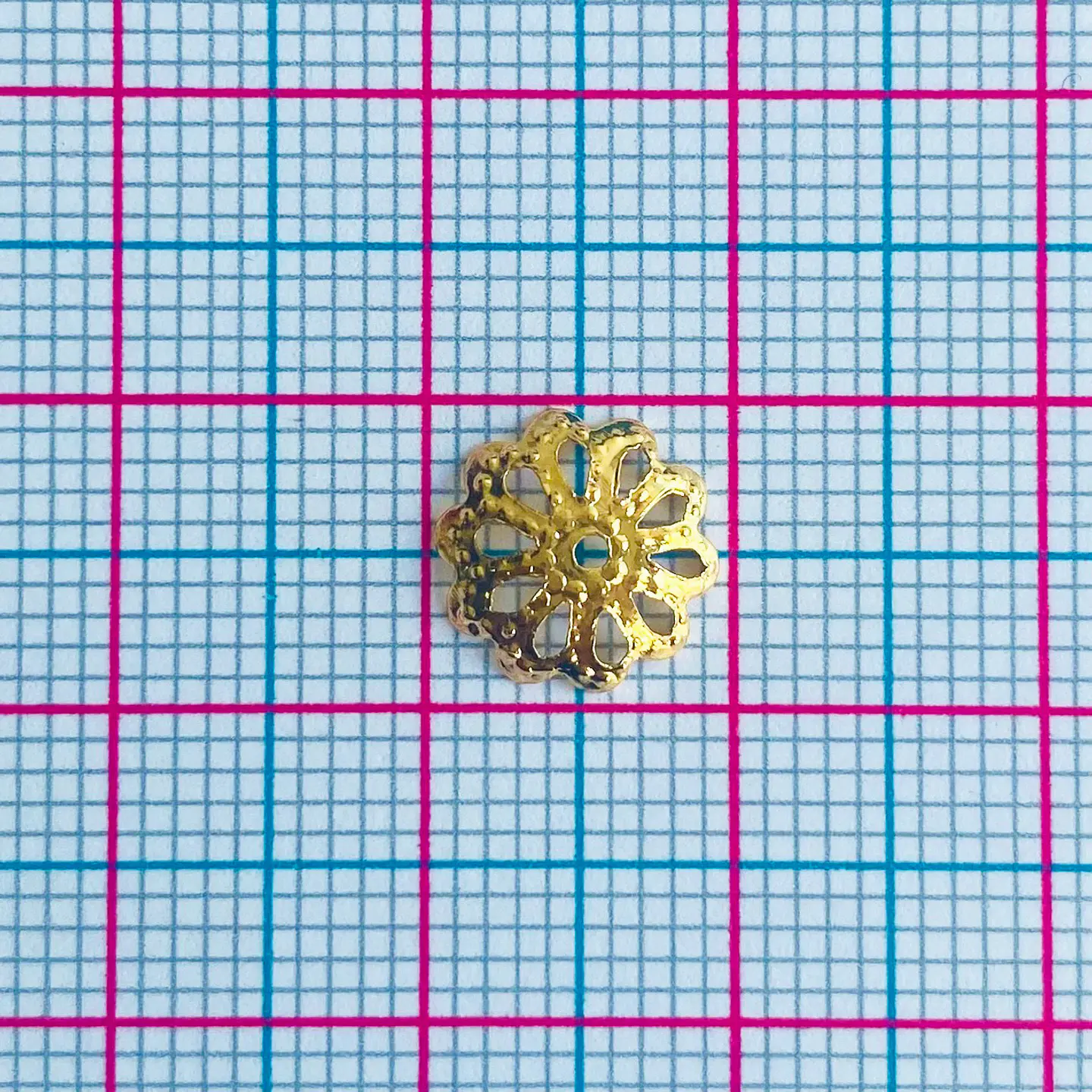 Cubre Pepa Calado Flor de 10 Pétalos • Baño de Oro • 10x10 mm 2