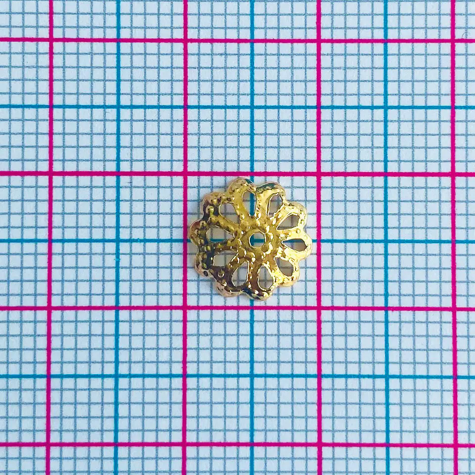 Cubre Pepa Calado Flor de 10 Pétalos • Baño de Oro • 10x10 mm 2