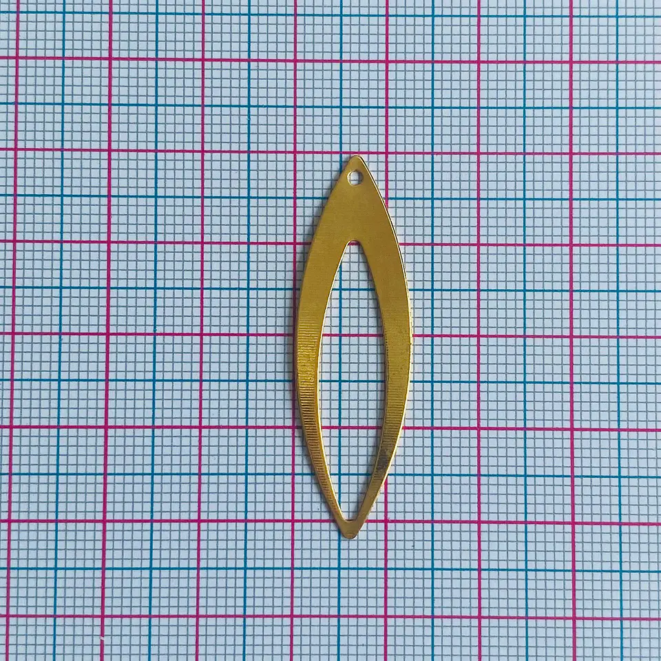 Dije Marco Estilizado Hoja • Baño de Oro • 13x42 mm 2