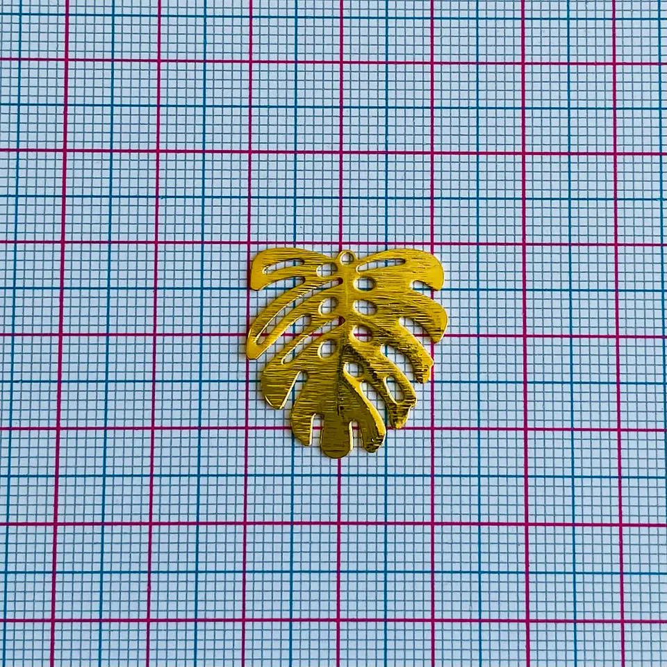 Dije Hoja de Monstera Tropical • Baño de Oro • 22x24 mm 2