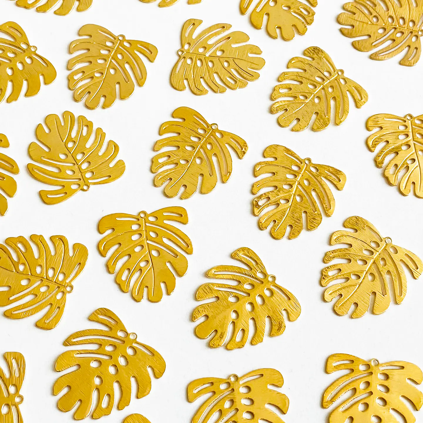 Dije Hoja de Monstera Tropical • Baño de Oro • 22x24 mm 1