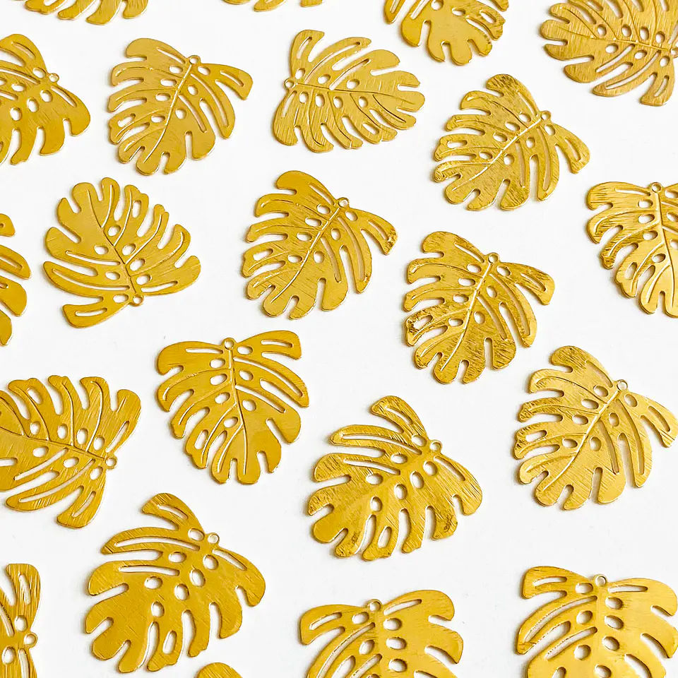 Dije Hoja de Monstera Tropical • Baño de Oro • 22x24 mm 1