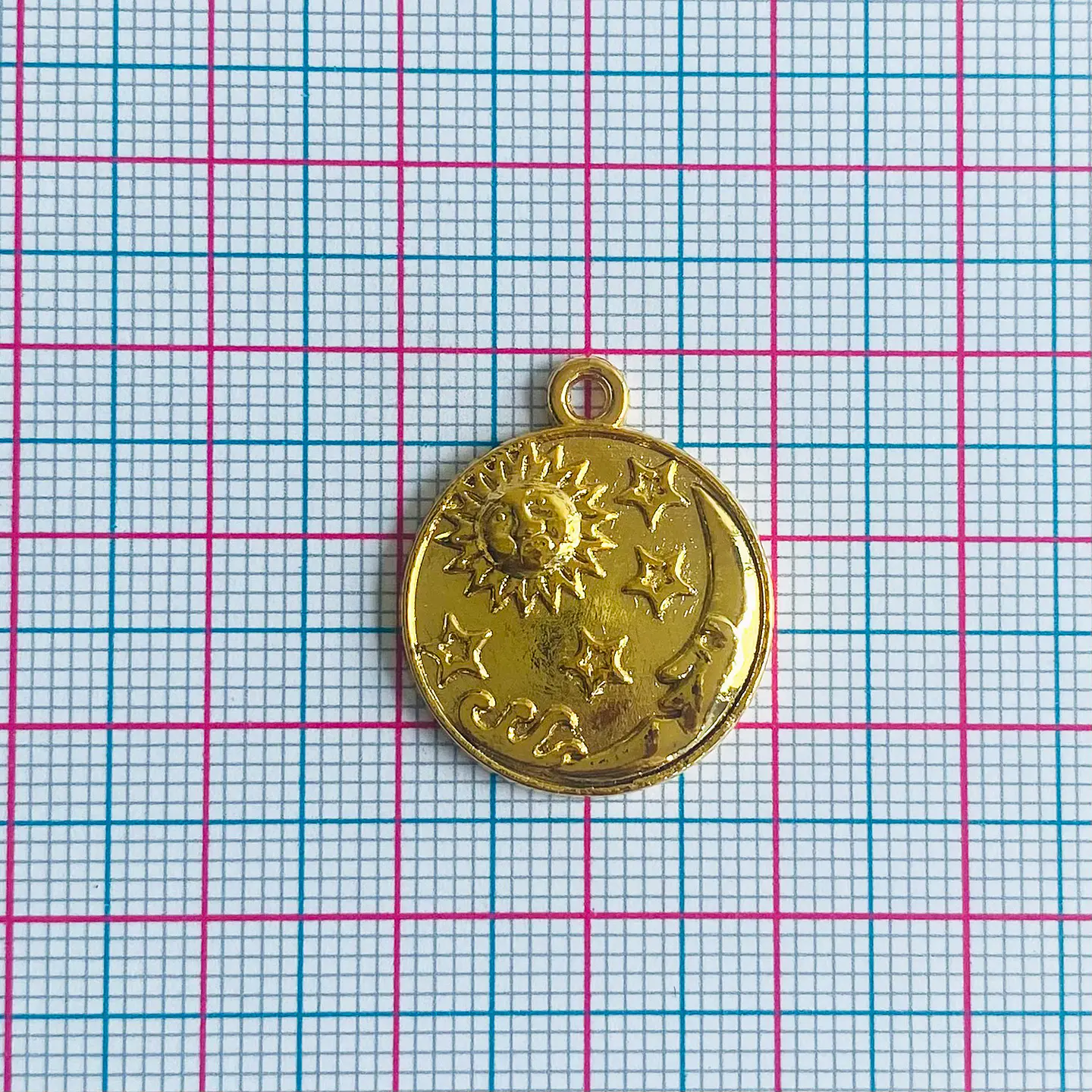 Dije Medalla Sol, Luna y Estrellas • Baño de Oro • 20x24 mm 2