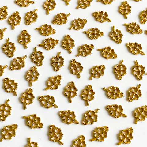 Dije Trebol de 4 Hojas Calado • año de Oro • 6x11 mm