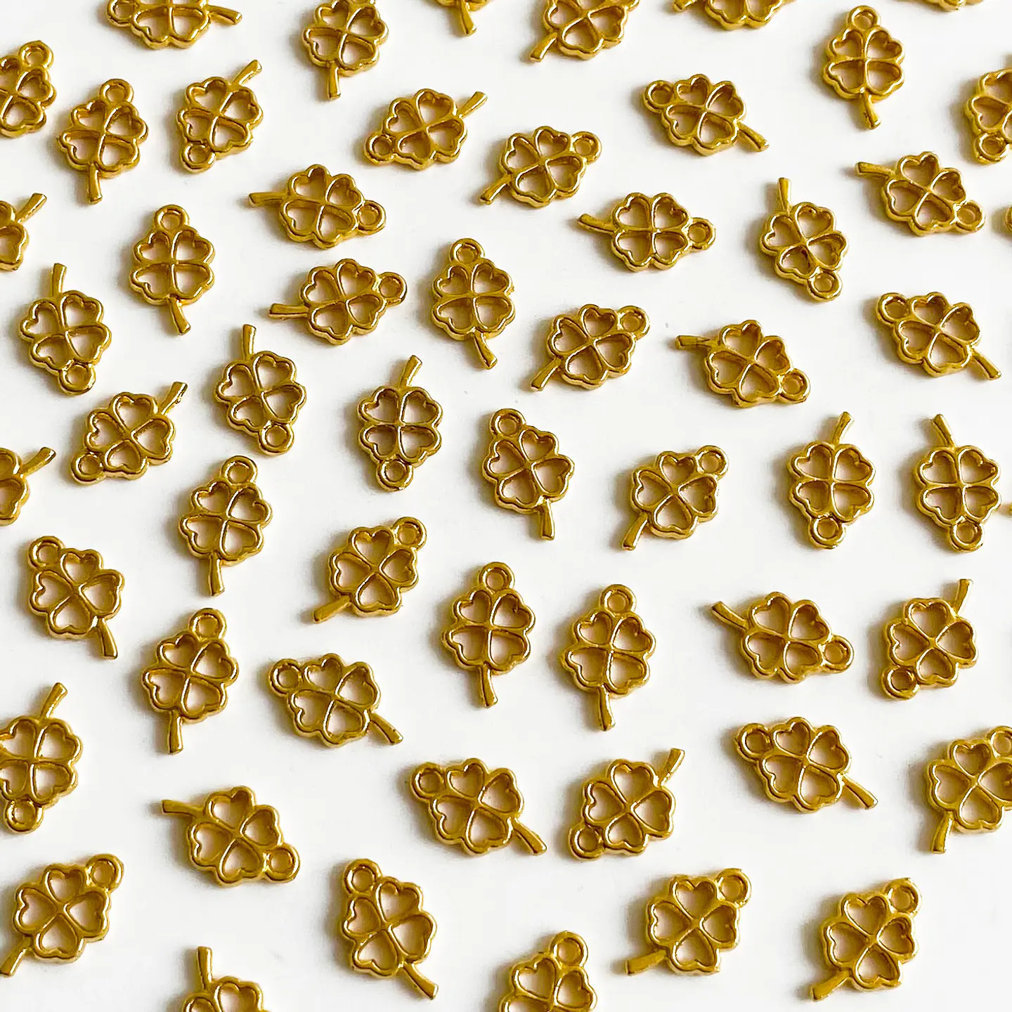 Dije Trebol de 4 Hojas Calado • año de Oro • 6x11 mm 1