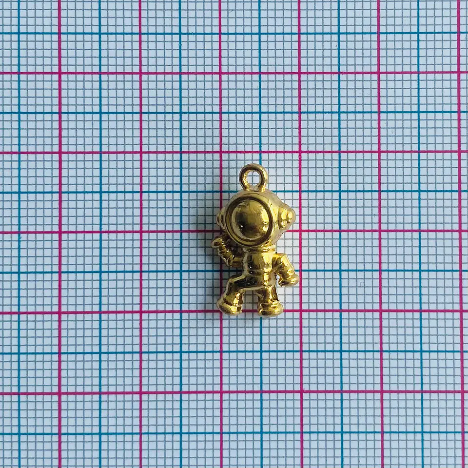 Dije Astronauta • Baño de Oro • 10x18 mm 2