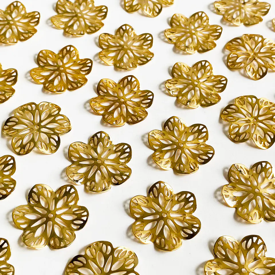 Dije Flor de Filigrana • Baño de Oro • 20x22 mm 1