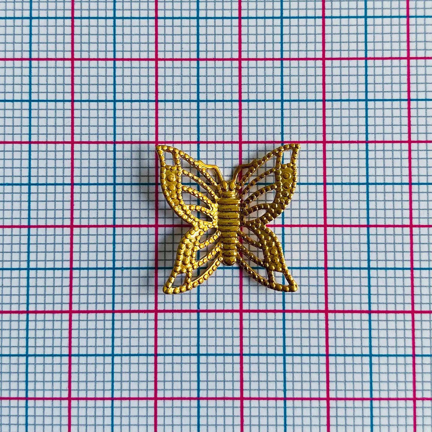 Dije Mariposa Calada • Baño de Oro • 17x17 mm 2