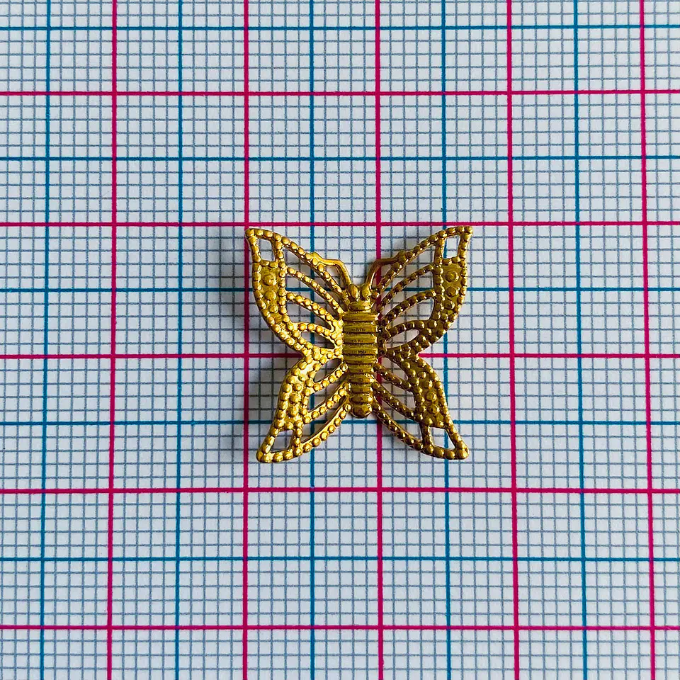 Dije Mariposa Calada • Baño de Oro • 17x17 mm 2