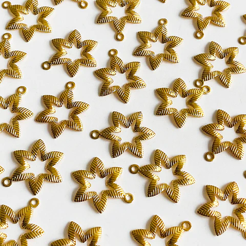 Dije de Estrella Calada • Rodio • 15x20 mm