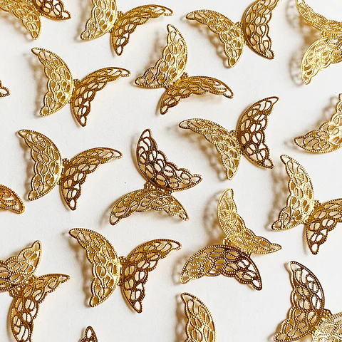 Dije Mariposa Calada • Baño de Oro • 40x28 mm