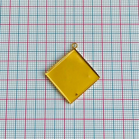 Base Rombo para Encasquetar • Baño de Oro • 28x28 mm