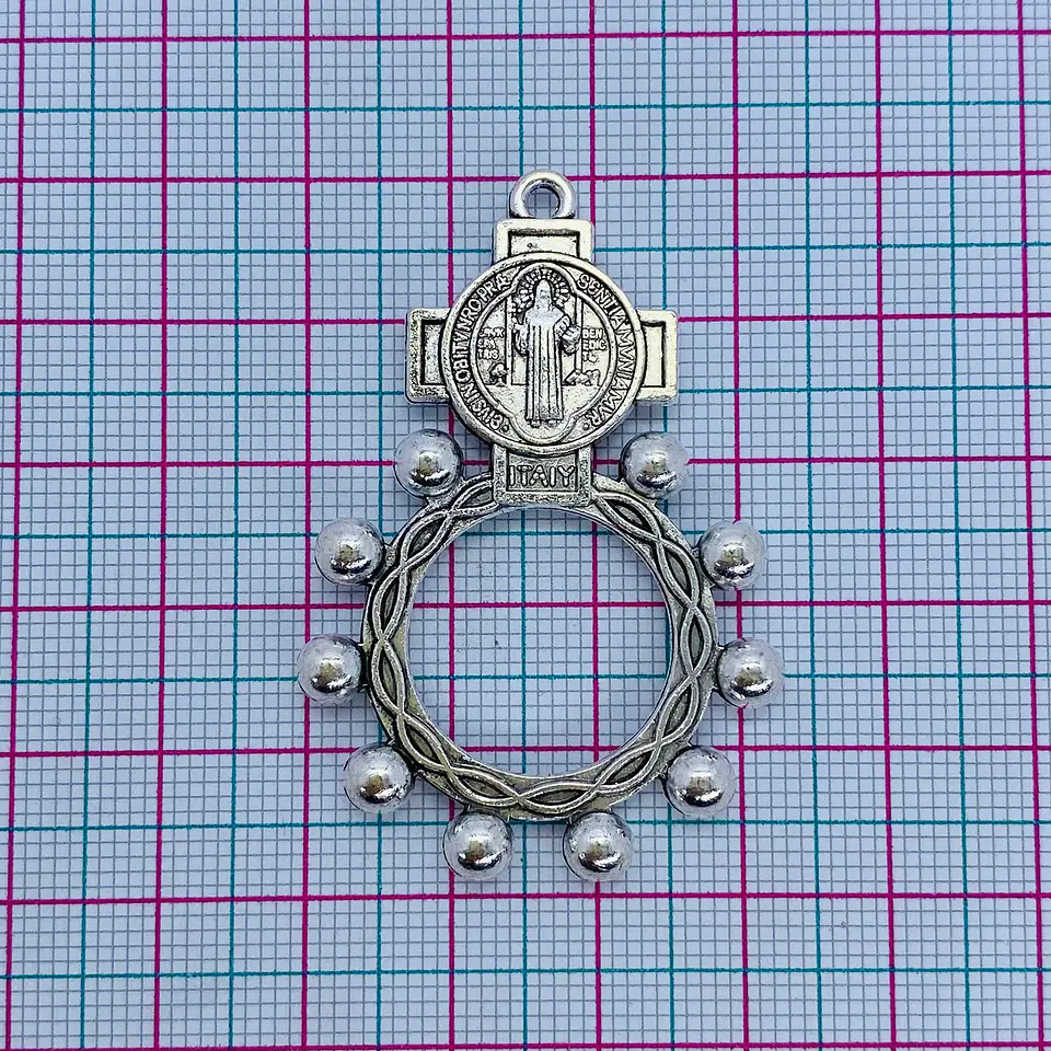 Denario de San Benito • Zamak • 33x50 mm 2