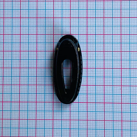 Pinza Ovoidal Calada • Plástico • 43x19 mm