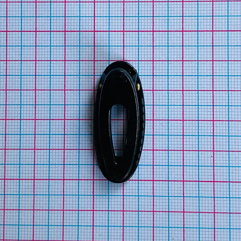 Pinza Ovoidal Calada • Plástico • 43x19 mm 2