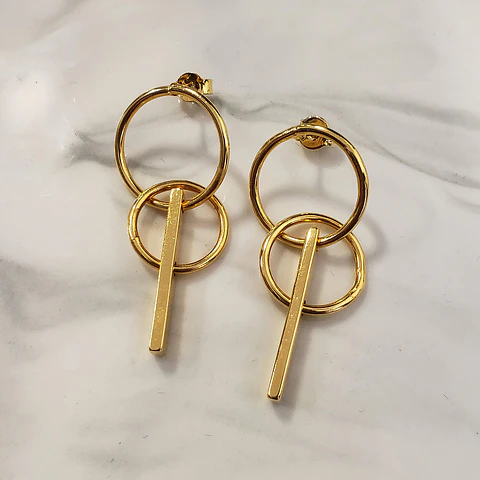 Aretes Circulos y Barra Lisa • Baño de Oro • 18x41 mm