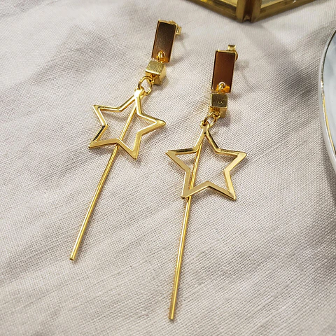 Aretes Estrella • Baño de Oro • 21x76 mm