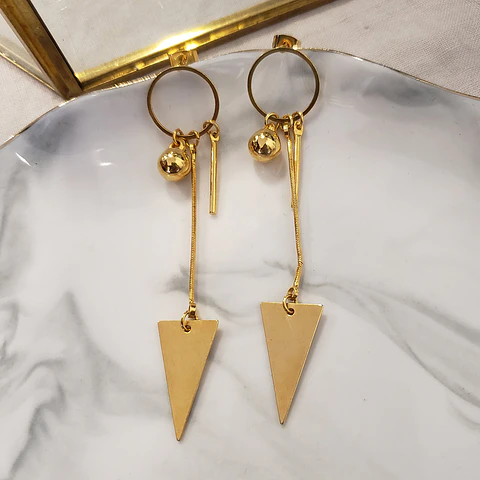 Arete Péndulo Triangular • Baño de Oro • 16x80 mm